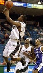Men's Basketball Downs Memphis, 66-57