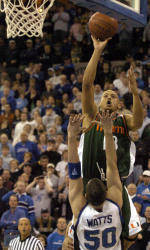 Diaz Lifts Hurricanes Into NIT Quarterfinals
