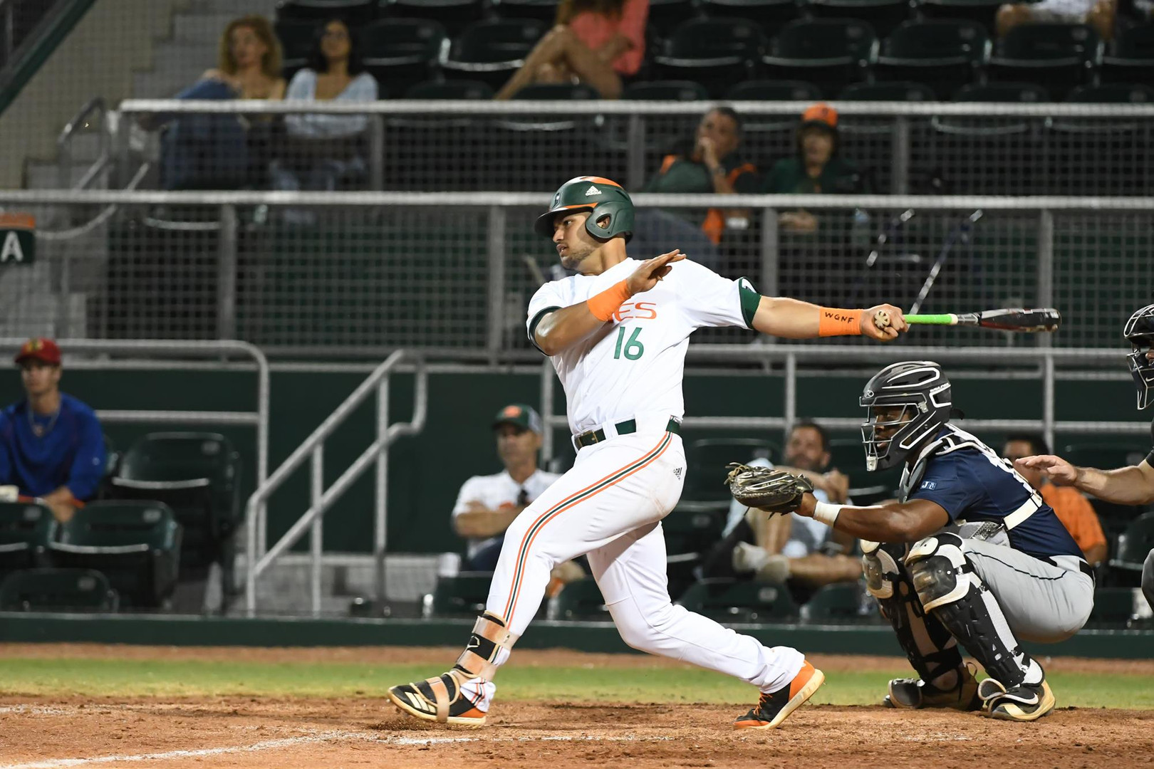 Baseball Wins Series Opener at No. 8 UNC, 6-4