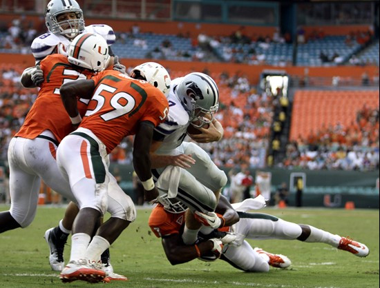 Miami's Sean Spence (31), James Gaines (59) and Vaughn Telemaque (7) are unable to stop Kansas State quarterback Collin Klein (7) from scoring a...