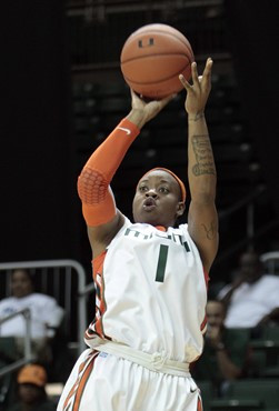 Riquna Williams shoots during the first half. (AP Photo/Alan Diaz)