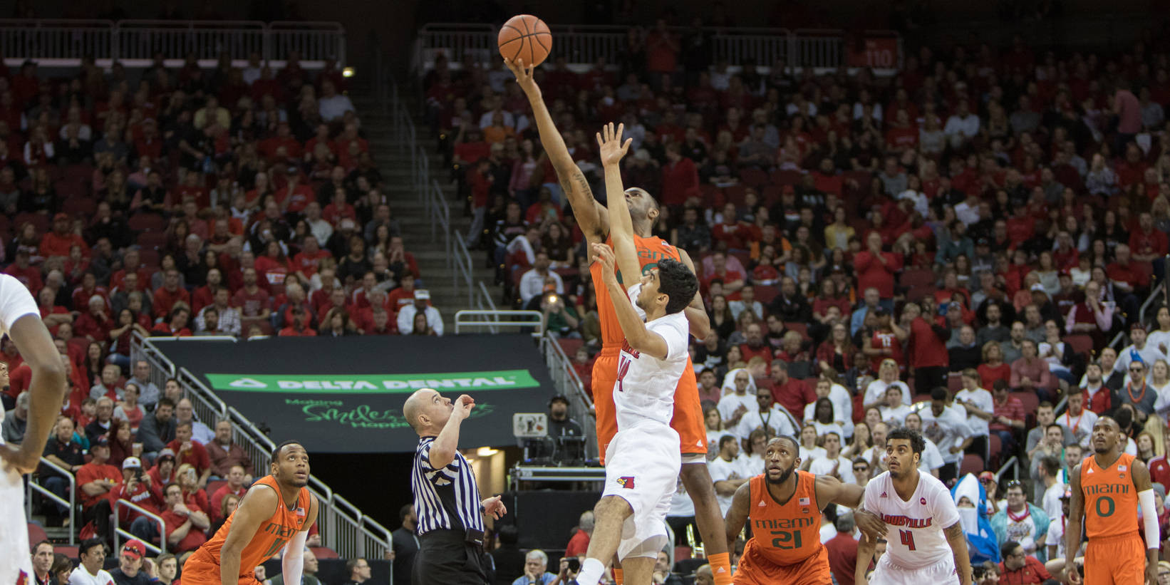 Hurricanes Fall 71-66 at No. 4 Louisville
