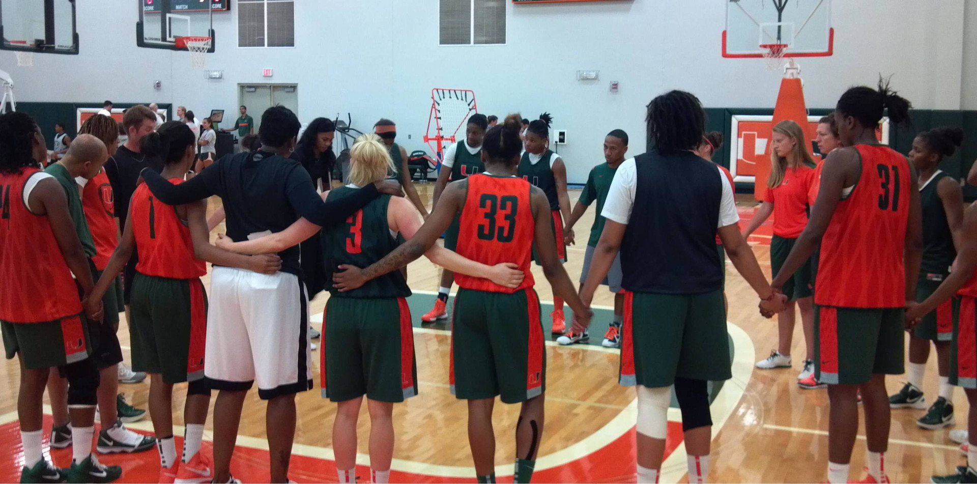 WoMen's Basketball Holds First Practice