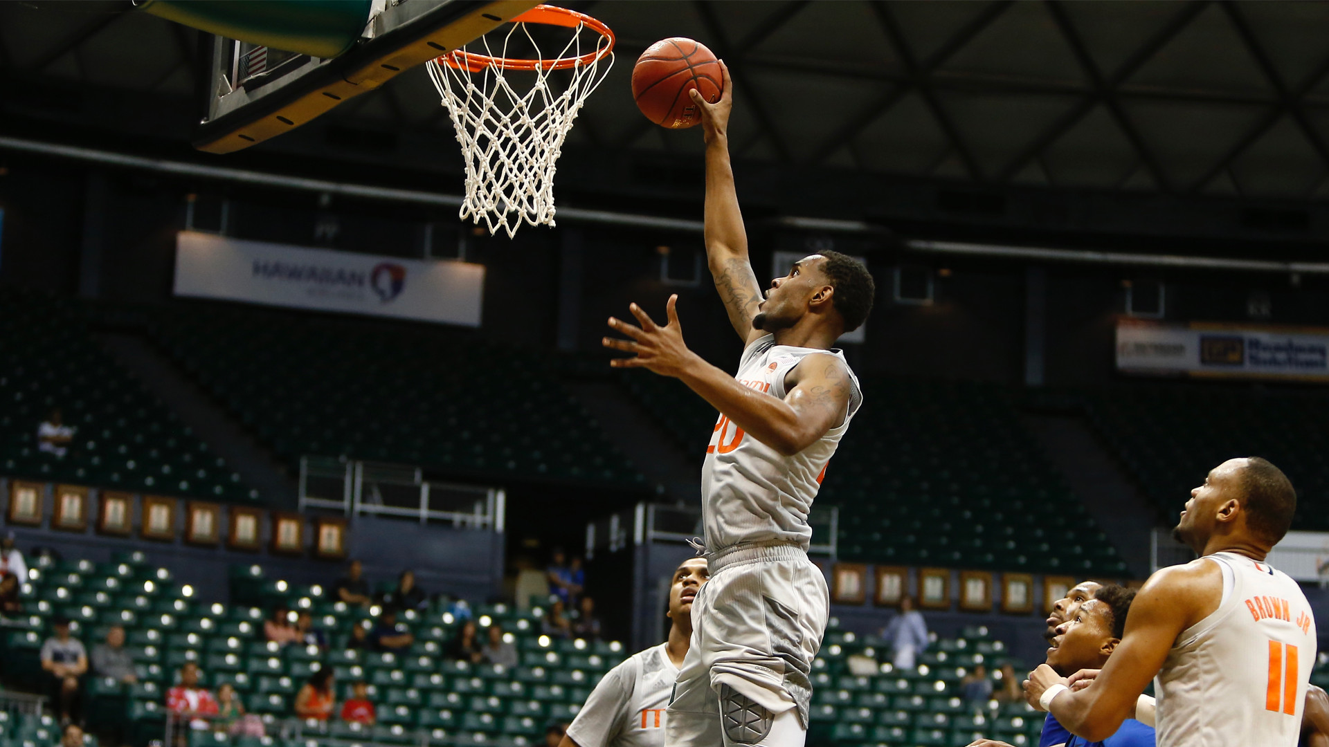 No. 15 MBB Knocks Off MTSU in Diamond Head Classic, 84-81