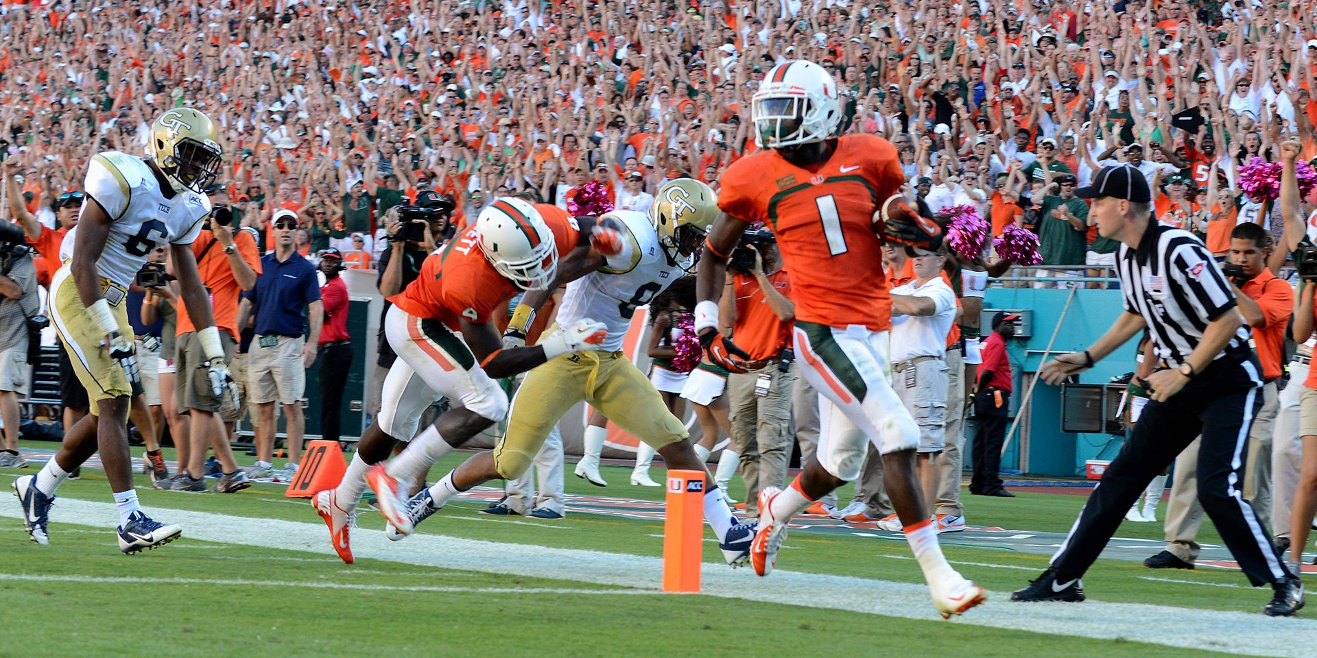 Hurns Named ACC Co-Receiver of the Week