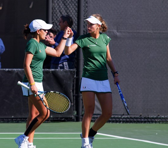 Melissa Bolivar (L) and Gabriela Mejia (R)