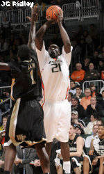 Men's Basketball Plays Host to NC State Saturday