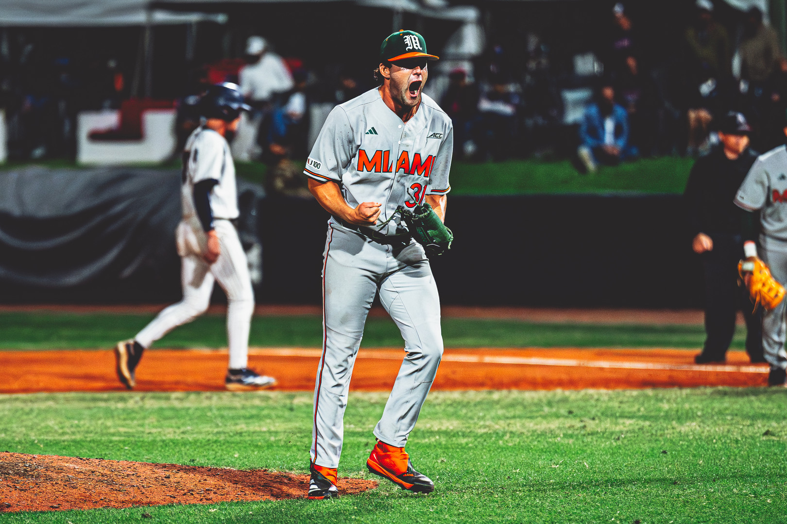 Miami Edges Florida Atlantic in Tight Midweek Contest