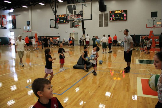 Jim Larranaga &acirc;?oeBack to School&acirc;?? Basketball Clinic