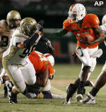 Hurricanes Power Past Yellow Jackets, 33-17