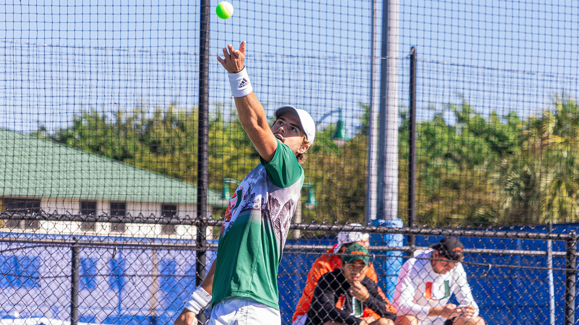 Men's Tennis Flies Past FGCU, 4-0