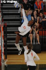 UM Volleyball Sweeps FGCU in Season-Opener, 3-0
