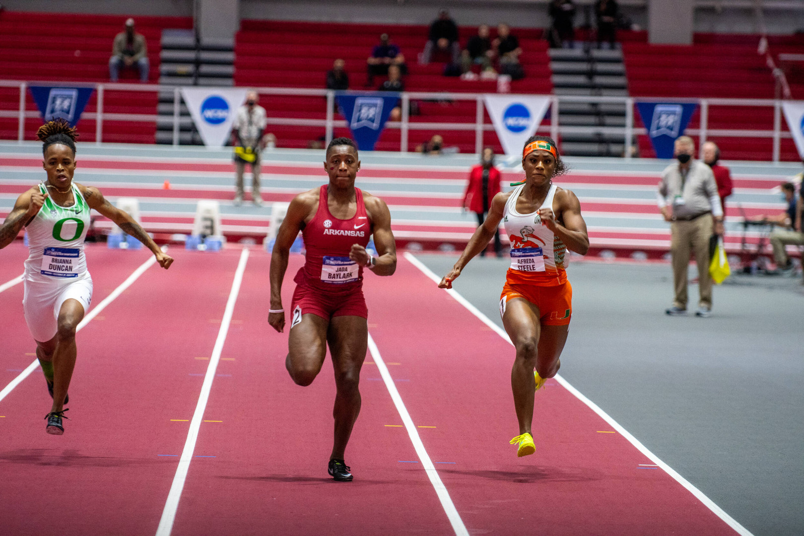 Steele and McMinn Advance to NCAA Indoor Finals