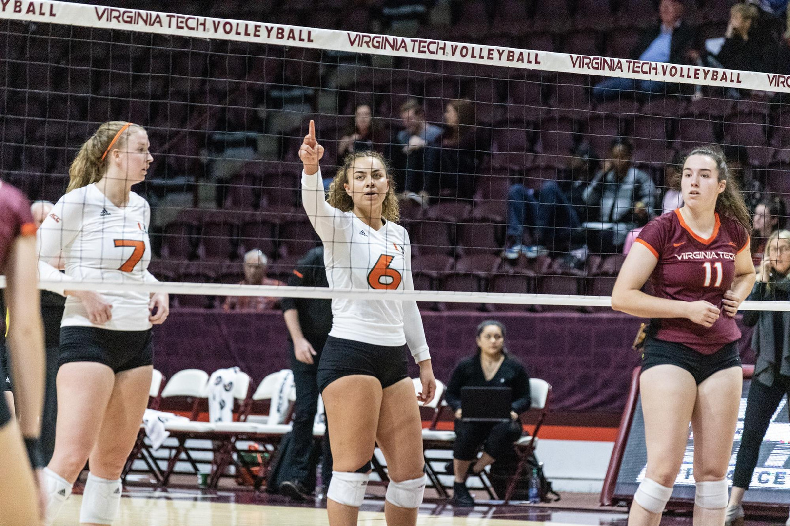Canes VB Extends Win Streak Against VT