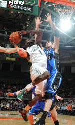 Men's Basketball Takes on North Carolina Tuesday