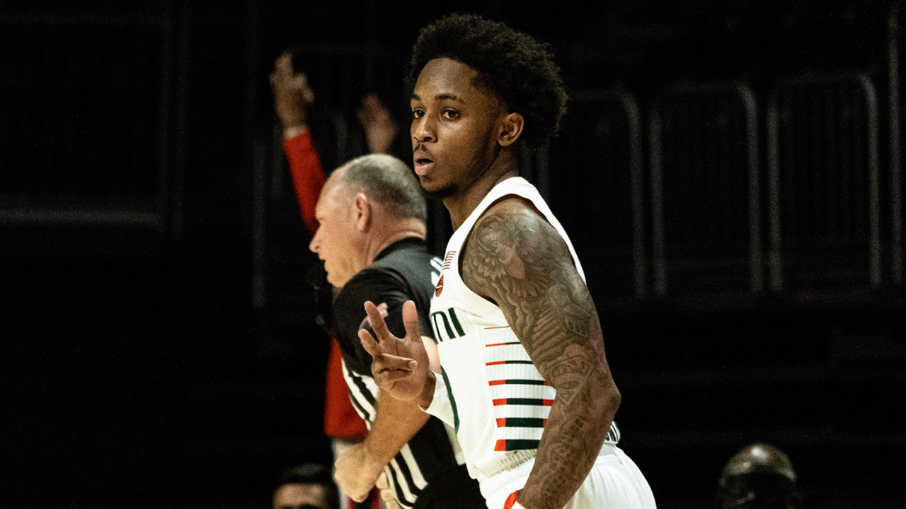 MBB Defeats Stetson, 82-60