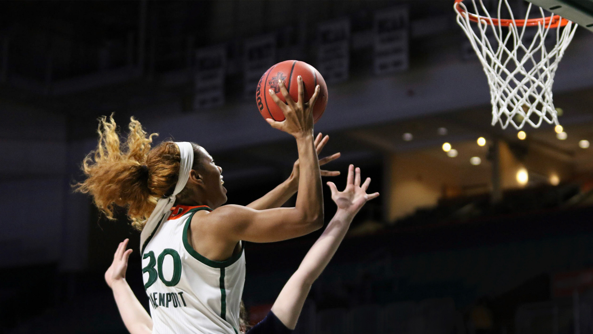Davenport Leads WBB to Win over UNO