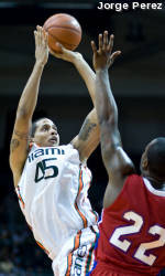 Men's Basketball Hosts Robert Morris on Sunday