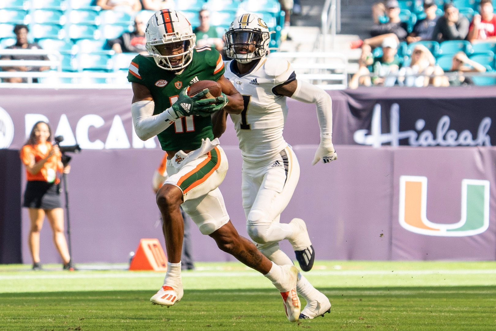 Hurricanes Swarm Yellow Jackets, 33-30