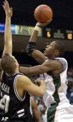 No. 12 Men's Basketball Rolls Over Villanova, 65-56