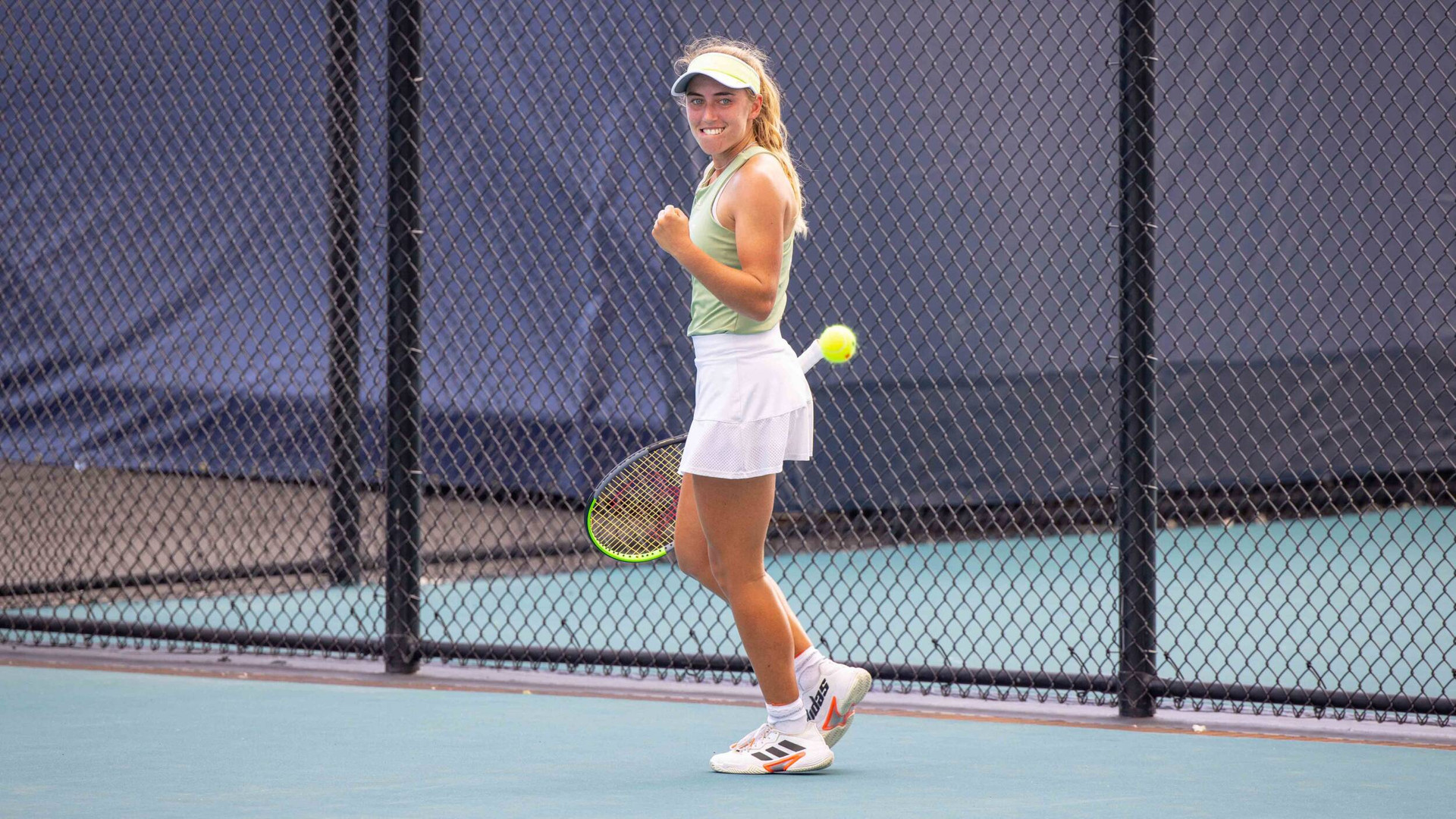 W. Tennis Records 7-0 Sweep at Louisville