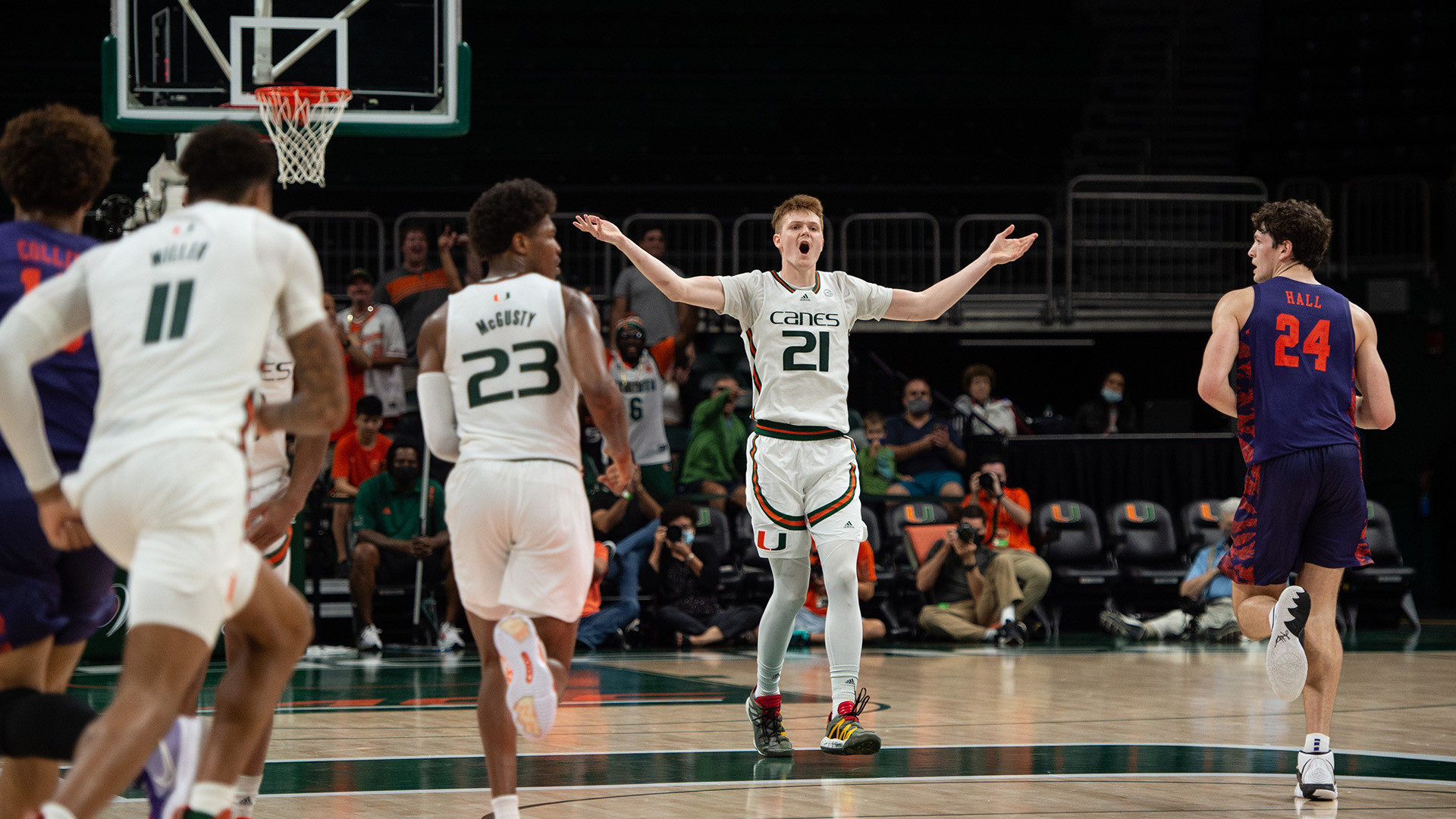 MBB Rallies to Beat Clemson, 80-75, in ACC Opener
