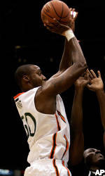 Men's Basketball Vies for Puerto Rico Tip-Off Title Tonight on ESPN2