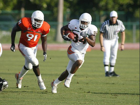 Charlie Jones breaks outside during scrimmage at Cobb Stadium.