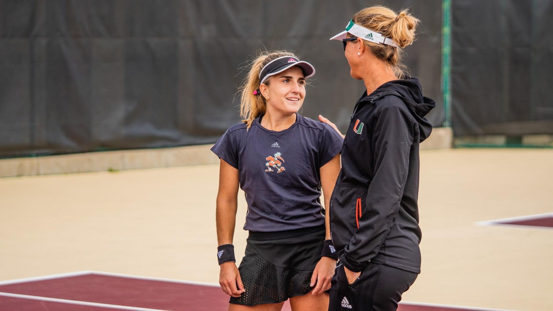 W. Tennis Blanks UCSB, Perez-Somarriba Breaks Wins Record
