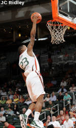 Hurricanes Top Seahawks, 67-60