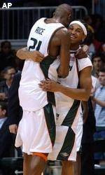 Men's Hoops Edges Providence, 60-57