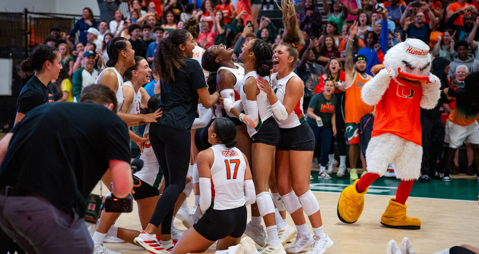VB Jumps to No. 14 in AVCA Rankings
