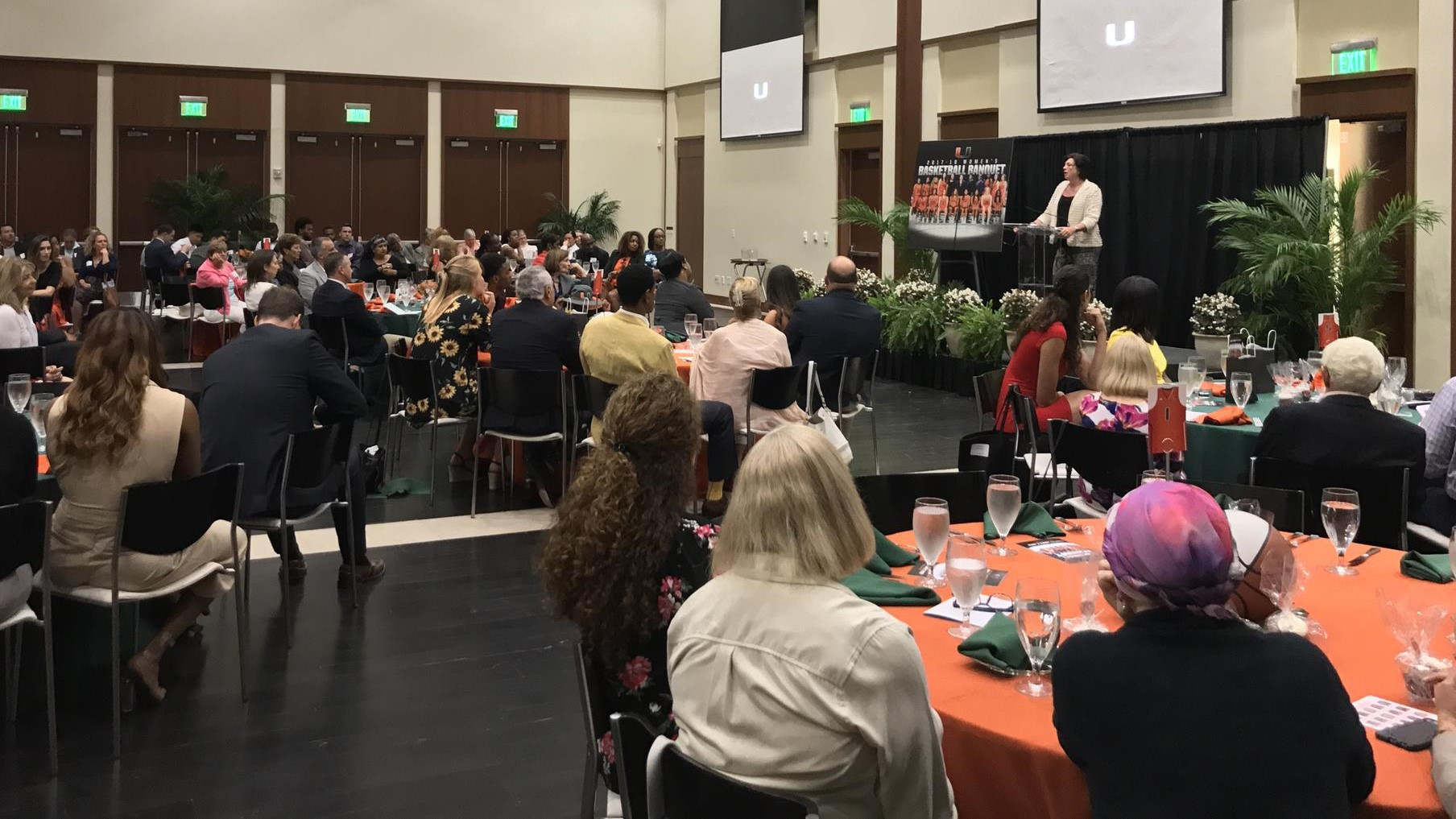 WBB Hosts 2017-18 Team Banquet