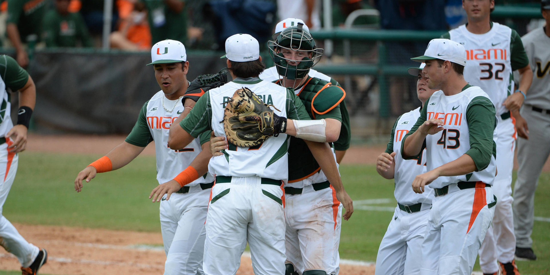 Baseball Wins Super Regional Opener 3-2