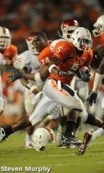 Javarris James named Muscle Milk Student-Athlete of the Week