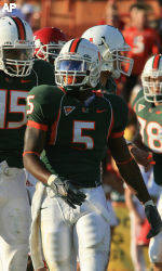 Hurricanes Outlast Cougars, 14-13