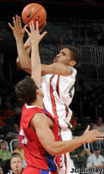 Men's Basketball Faces Barry in Wednesday's Exhibition