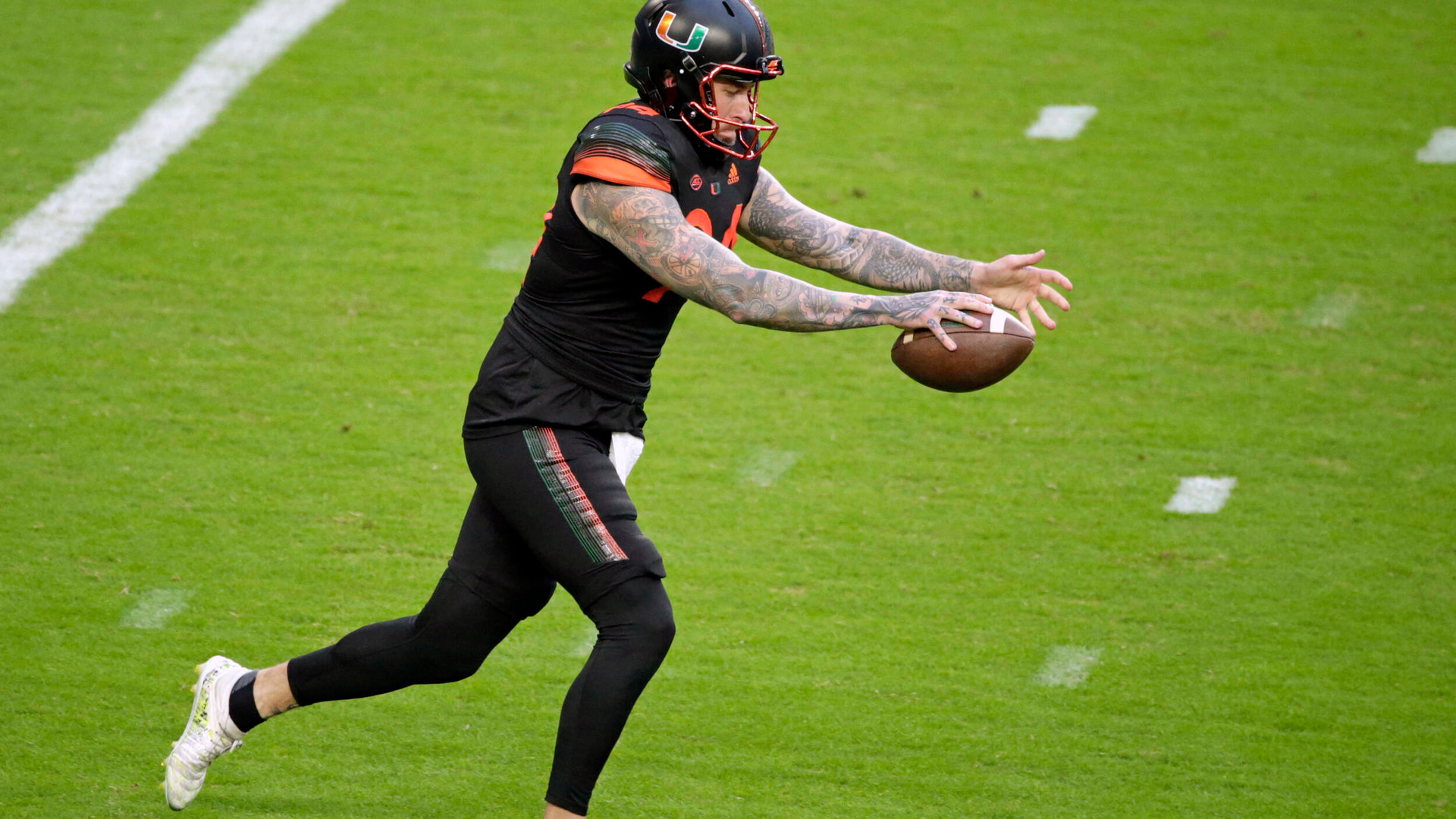 Hedley One of Three Finalists for Ray Guy