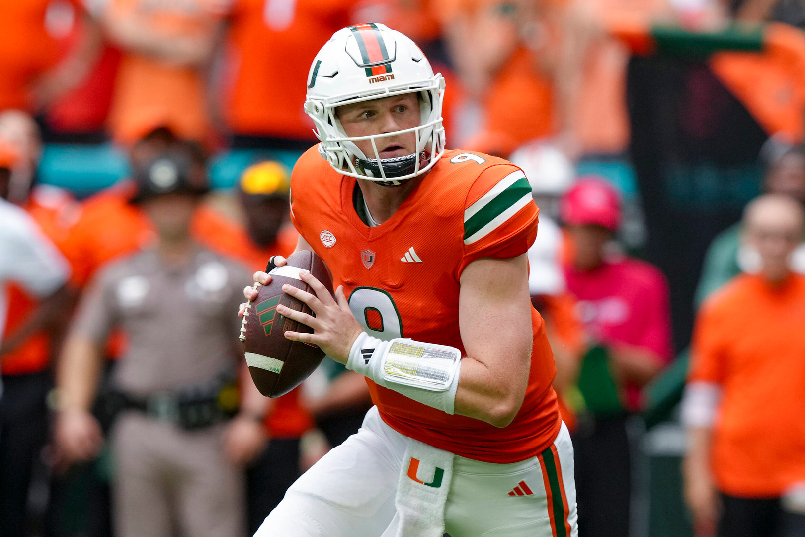Van Dyke, Receivers Shine in Win over Aggies