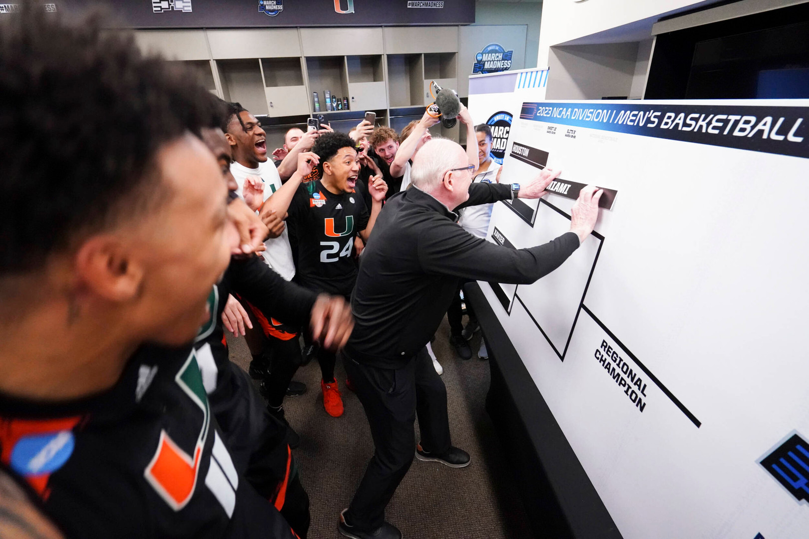 Elite Again! MBB Stuns Top-Ranked Houston, 89-75