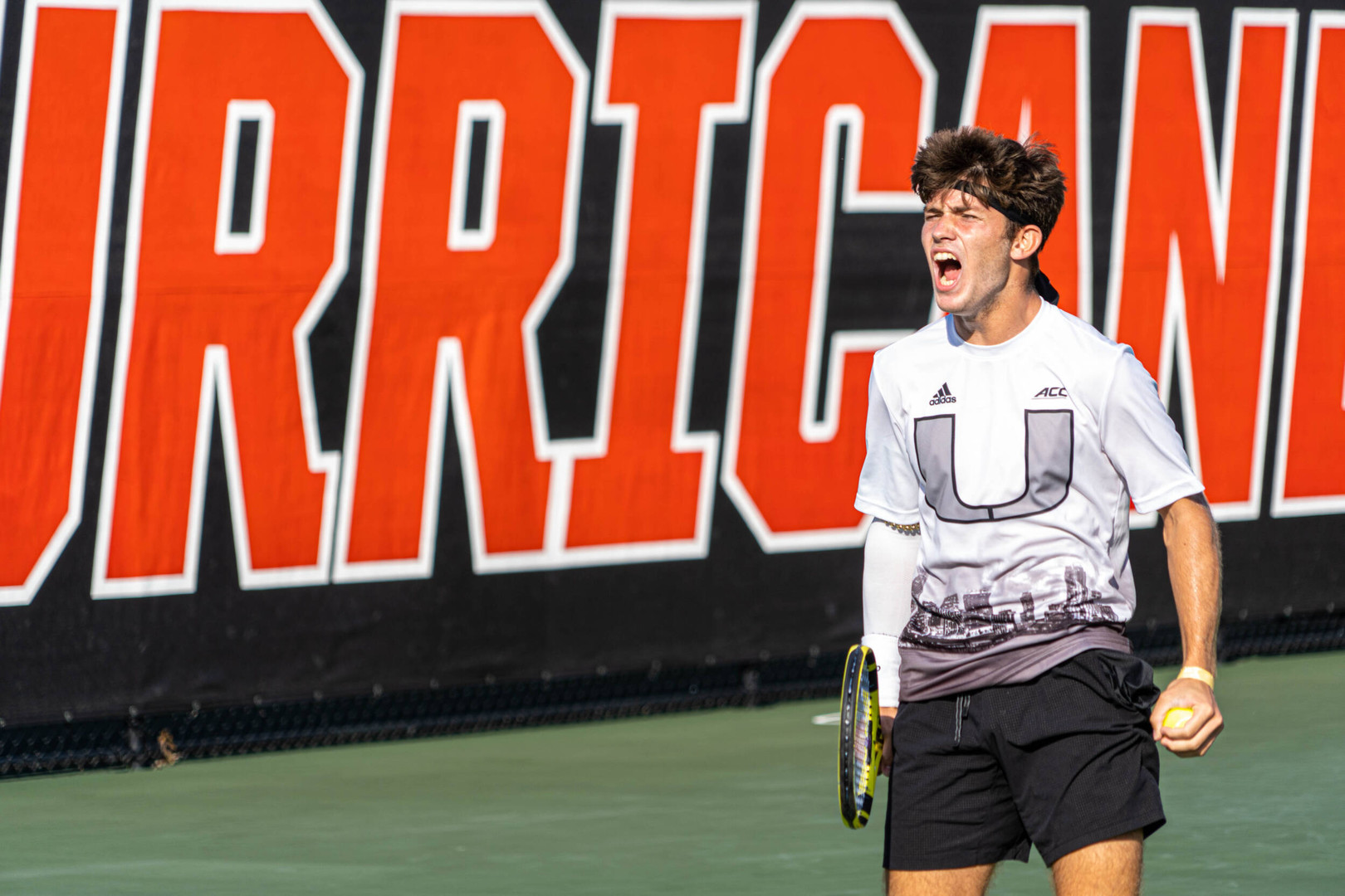 Miami Buzzes Past Georgia Tech, 6-1