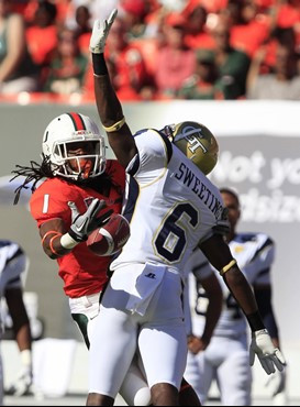 Miami wide receiver Allen Hurns (1) is unable to hang on to a pass as he is covered by Georgia Tech cornerback Rod Sweeting (6). (AP Photo/Wilfredo...