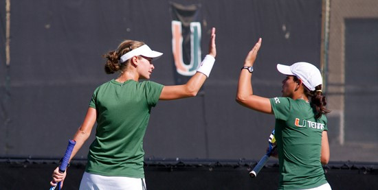 Gabriela Mejia (L) and Melissa Bolivar (R)