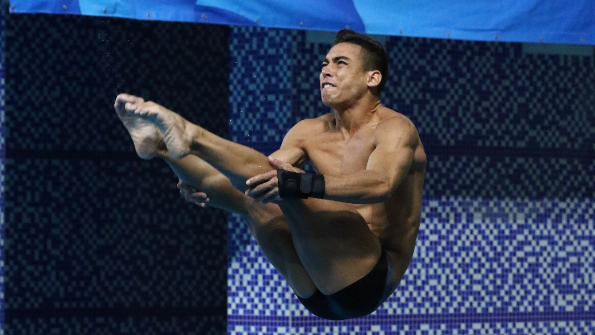 Herrera Rebounds to Earn Finals Berth in 3-Meter