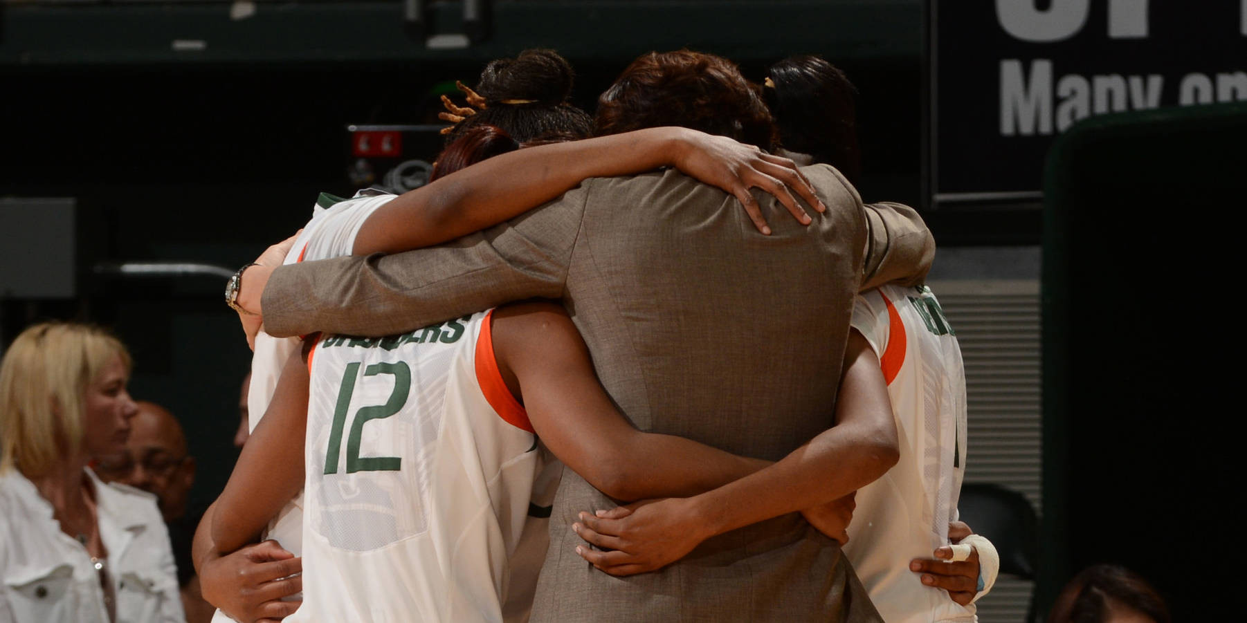 @MiamiWBB Signs Laura Quevedo to NLI