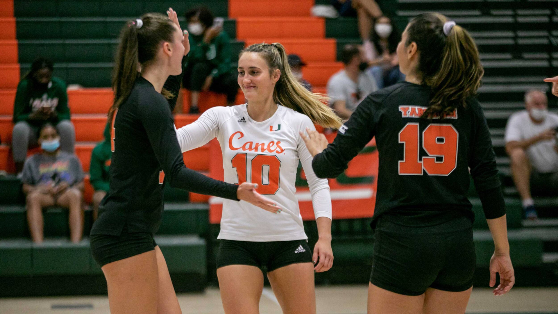 VB Sweeps Tarleton State to Open 2021 Season