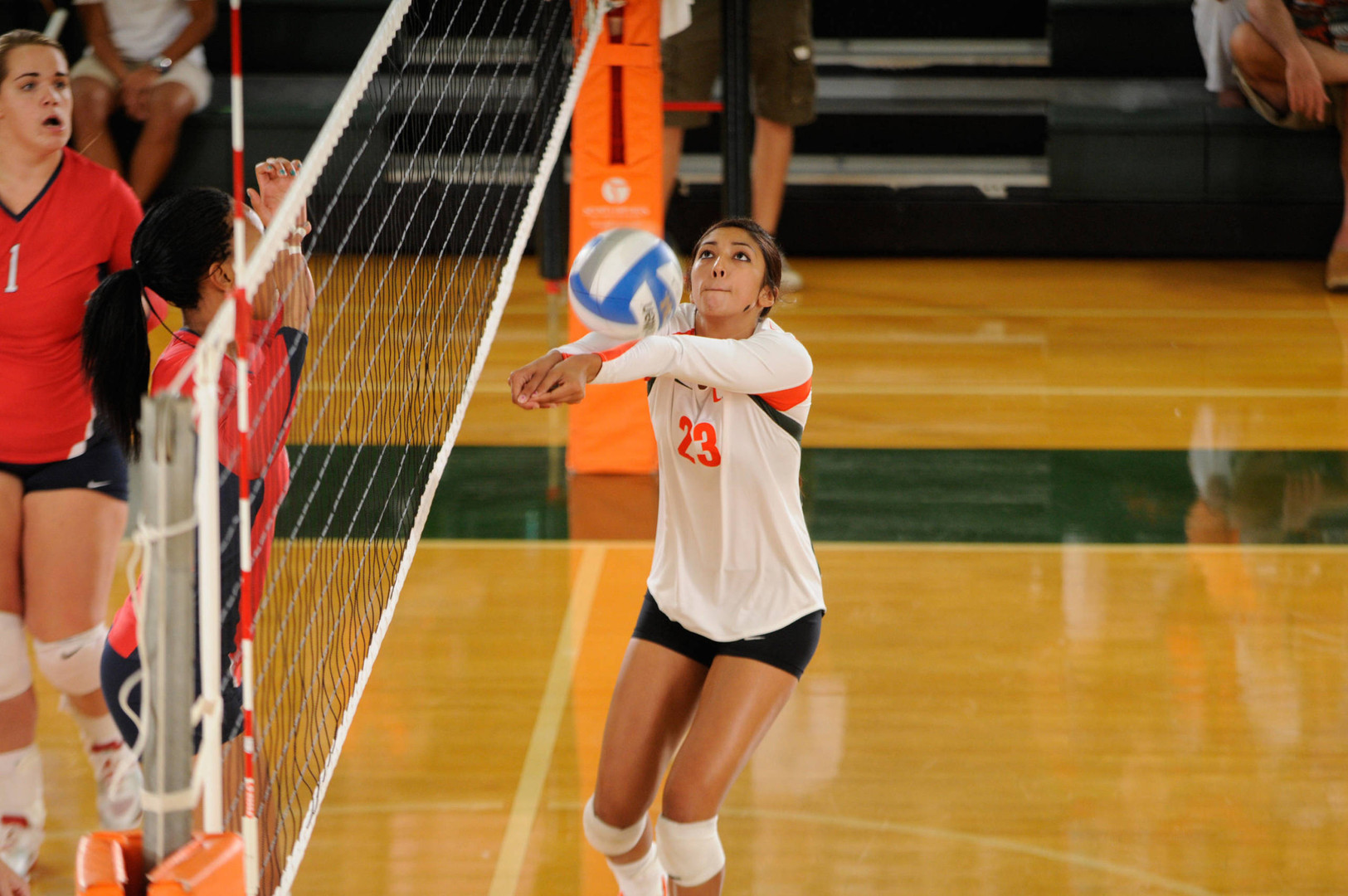 No. 23 VB Drops NCAA Match to CofC, 3-2